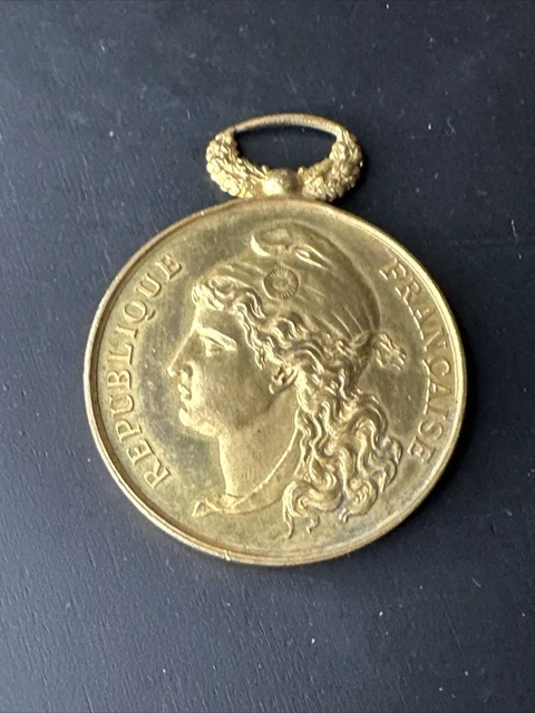 Ancien Pendentif Médaille Plaquer Or Breloque Art Déco nouveau monnaie