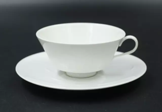 KPM Berlin Feldblume Teetasse & Untertasse weiß Trude Petri Design aus Porzellan