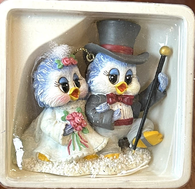 Islandia International Bird Wedding Couple Anthropomorphic Sonshine Promises 2