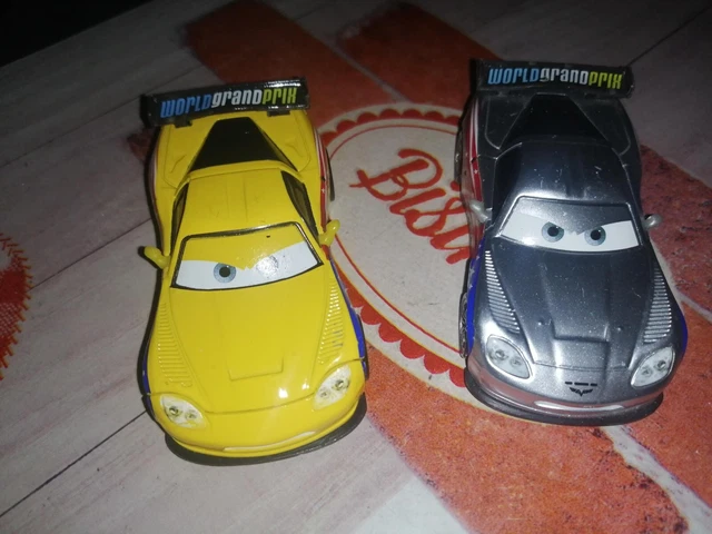 lot de  2 voitures cars disney pixar metal  d occasion