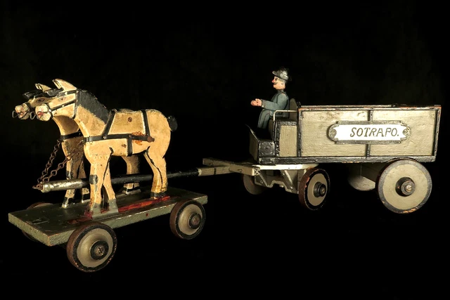 Jouet vintage artisanal en bois pour cheval et charrette d'art populaire en bois portant des blocs de bois - France