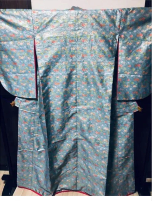 Uchikake Japanese Kimono Shichi-Go-San 7-Year-old Classic Embroidered