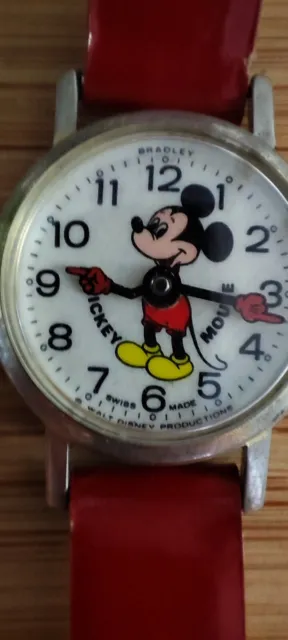 Magnifique petite montre Disney Mickey swiss made mécanique