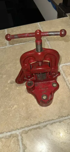 Ridgid No. 21 Bench Mount Yoke Pipe Vise 1/8" - 2"  Pipe Metal Working Tool