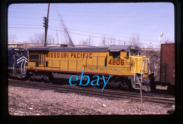 Orig Slide Missouri Pacific MoPac MP #4806 B30-7A 1986 Union Pacific yellow