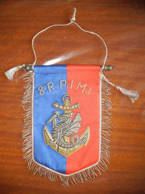 Drapeau fanion écusson brodé militaire armée française 1er régiment de chasseurs parachutistes - Collection