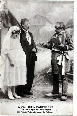 6829 CPA a marriage in auvergne postcard