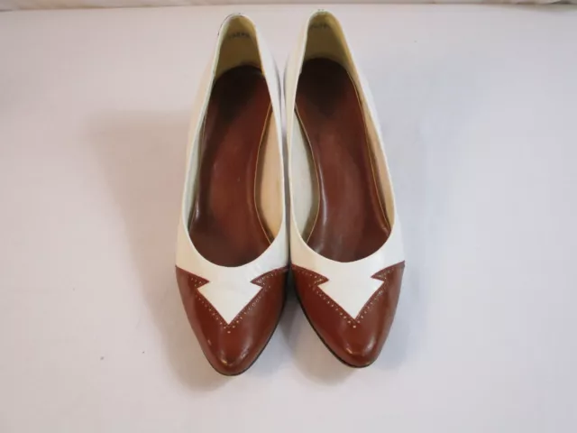 Socialites Womens Pump Shoes 7.5 3A Narrow White Brown Pointed Toe Heels Leather 2