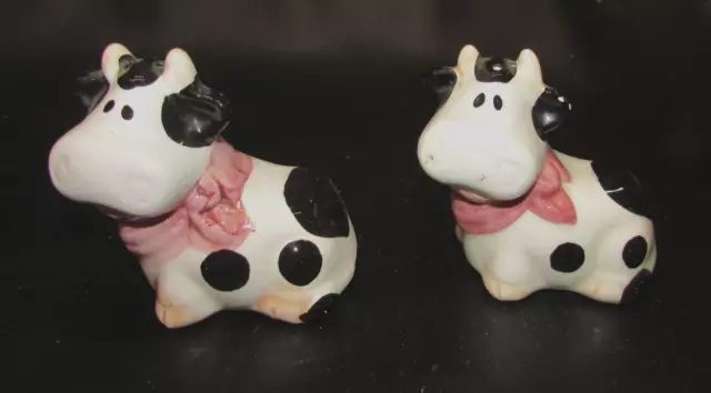 Vintage 1980's Hand Painted Porcelain Black White Cow Old Salt Pepper Shaker Set