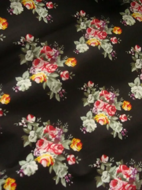 coupon de tissu pur coton  imprimé fleuri fond noir 3 m x 1 m 50