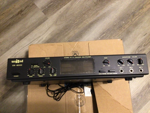 United UK-8000 – Ampli Mixeur Karaoké Stéréo Avec 3 Entrées Micro – Modèle D'occasion