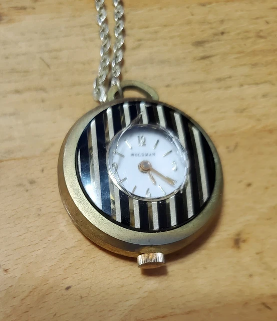Vintage Woldman Pendant Necklace Watch Women 35mm Manual Wind CRACKED CRYSTAL Waldman Electra Watch Porcelain Pendant Necklace Chain Pearl  main image 4