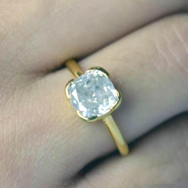 Remarquable bague solitaire diamant blanc cassé certifié 1,95 ct en or jaune