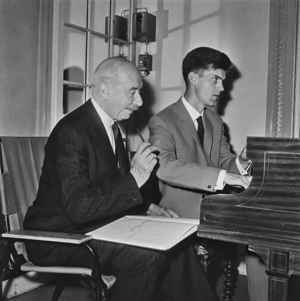 Pianist Malcolm Binns with conductor Sir Adrian Boult 1965 OLD PHOTO