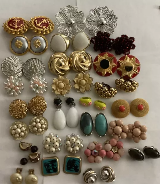 Lot of 25 High Quality Vintage Clip On Earrings Some Signed Trifari,Laguna &more