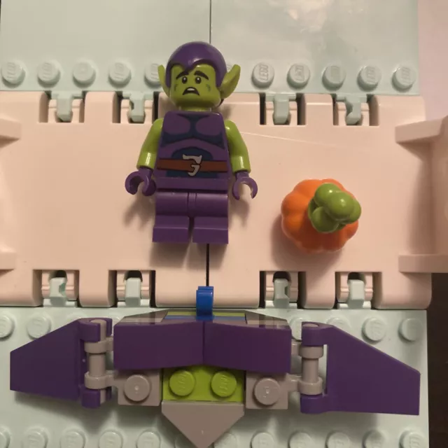 LEGO Green Goblin with Short Legs Minifigure Head (Recessed Solid Stud)  (25908)