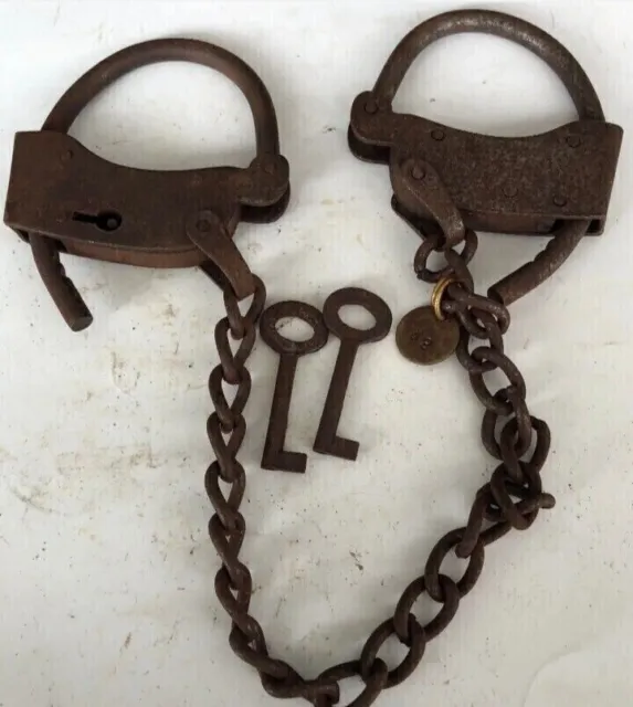 Working Handcuffs Iron Rusty Adjustable Cuffs Chain Antique Style 24 Inch