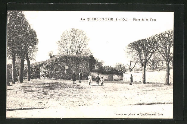 CPA La Queue-en-Brie, Place de la Tour