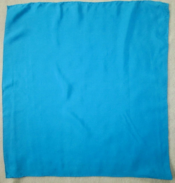 Foulard Vintage En Soie 100% - Dimensions 65x67 Cm - Couleur Rouge - Occasion