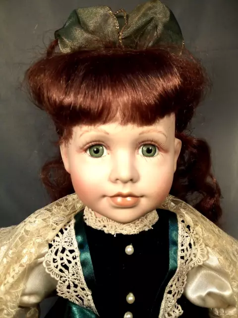 Porcelain Doll   (85)   17 "-43 cm   Leonardo Collection