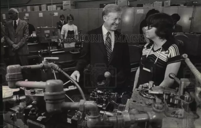 1980 Press Photo President Jimmy Carter with Darlene Page at MATC Machine Shop