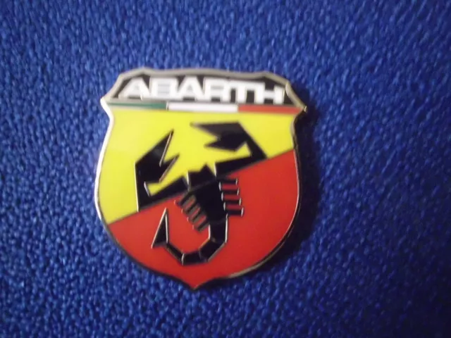 Abarth Logo Symbol Insigne Badge 45x50mm Métal Étiquette Scorpion Fiat 500