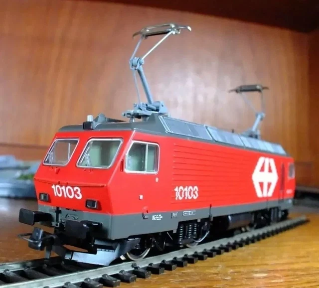 Roco File:red ROCO 04178 B HO gauge SBB Re 4/4 IV prototype electric loco in red ...