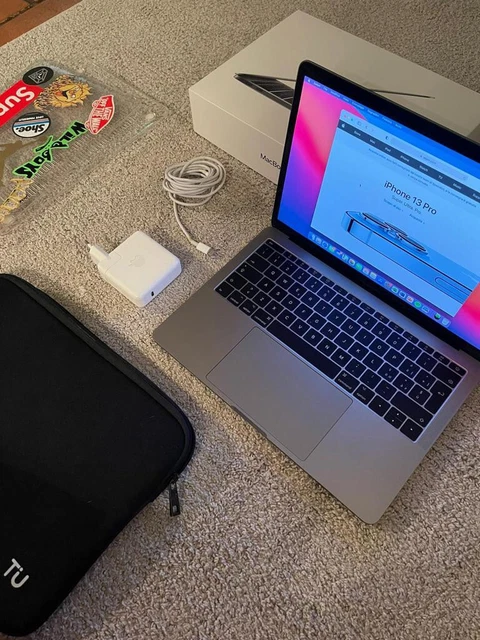 Apple MacBook Pro 13.3" 256GB SSD, Intel Core i5 2.3GHz, 1GB Ram, Batteria nuova