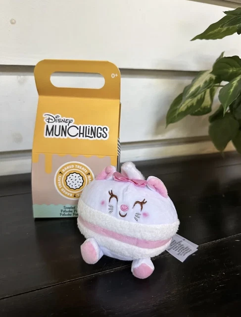 Disney Parks Munchlings Mystery Scented Plush Chaser Marie Cat 2022 NEW