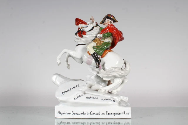 Statuetta in porcellana Capodimonte Napoleone Bonaparte a cavallo Italia '70