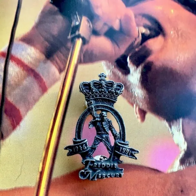 BNWT Freddie Mercury Queen Tribute Concert Pin Badge, Alchemy, Poker, Rox, Rock