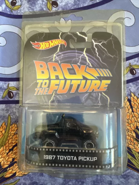 Hot Wheels 2013 Retro Entertainment Back To The Future 1987 Toyota Pickup.