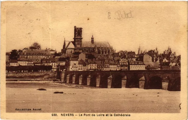 CPA AK NEVERS - Le Pont de Loire et la Cathedral (456992)