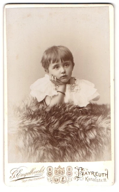 Fotografie G. Engelbrecht, Bayreuth, Kanalstraße 11, nachdenkliches Mädchen