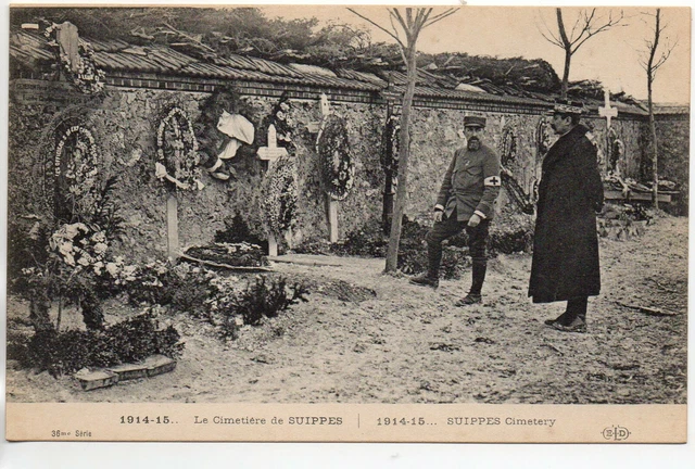 SUIPPES - Marne - CPA 51 - Vie militaire - des soldats au cimetiere
