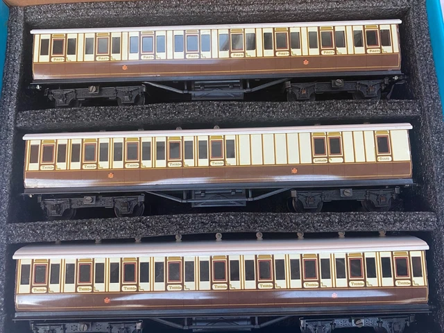 ACE TRAINS O Gauge Suburban Coach Set LNWR Brown & Cream £90.00 ...