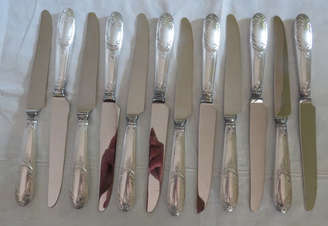 12 Grands Couteaux De Table Metal Argente Et Lame Inox Decor Rocaille Ttb