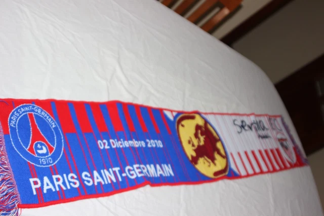 Echarpe PSG Paris Saint German (Gebraucht) in Nyon für CHF 20 – mit Lieferung auf Ricardo kaufen