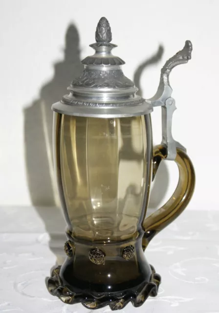 Historismus Bierkrug, Seidel, um 1900, braunes Glas, Zinndeckel, Beerennuppen,