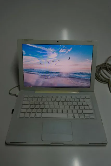 2 Notebooks Apple Macbook White 13 Zoll A1181