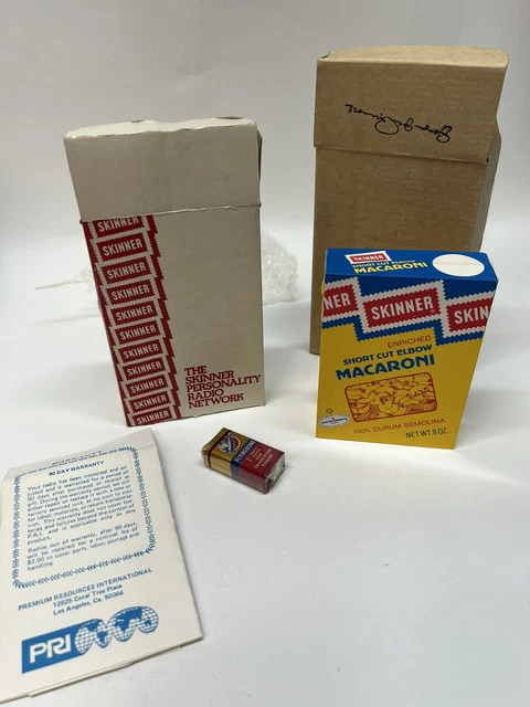 NOS Vintage 1970's Skinner Macaroni AM Radio, Hong Kong, Tested and working