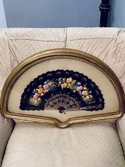 ViNtAgE Victorian Black Lace HandPainted Fan Gold Wood Shadow Box Italy GoRgEoUS