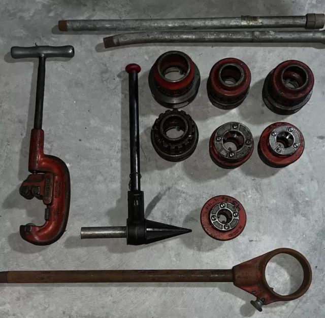 Ridgid 12R manual pipe threader Set 1/2 to 2" NPT with Ratchet Cutter Set EUC