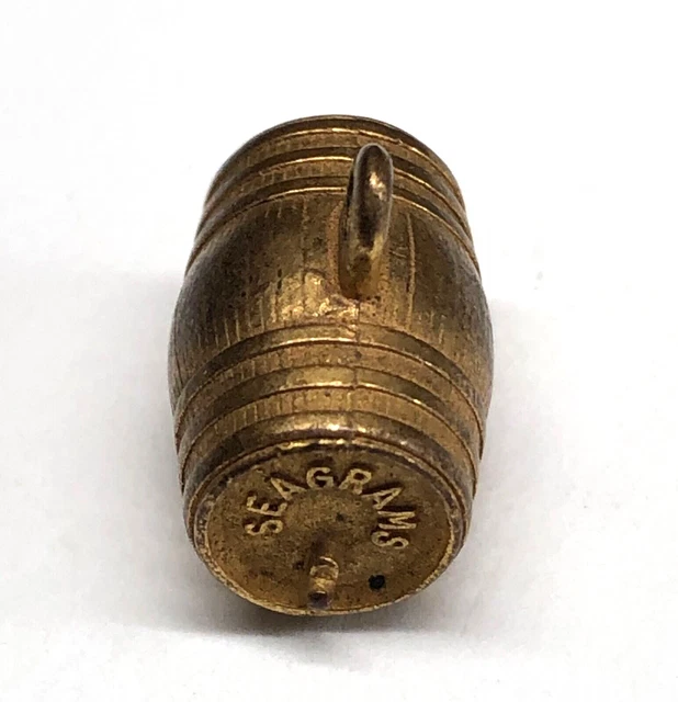 Vintage Realistic Seagram's Ancient Bottle Gin Barrel Button