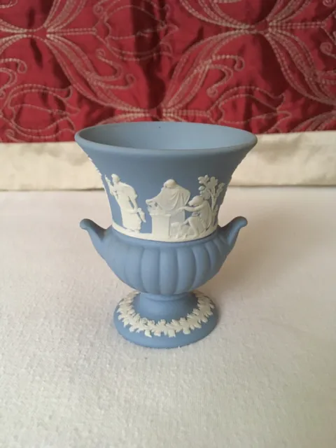 Wedgwood blau Jasperware Urne Vase Bud Vase Sammlerstück