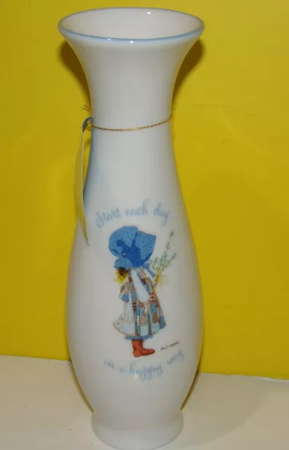 New 2004 HOLLY HOBBIE Bud Vase Blue Trim "Start Each Day in A Happy Way"