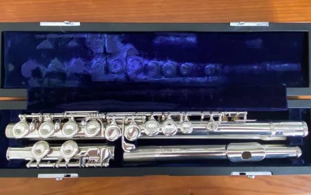 Yamaha Yfl-43 (411) Solid Silver closed-Hole flute - offset G, split E & C-Foot
