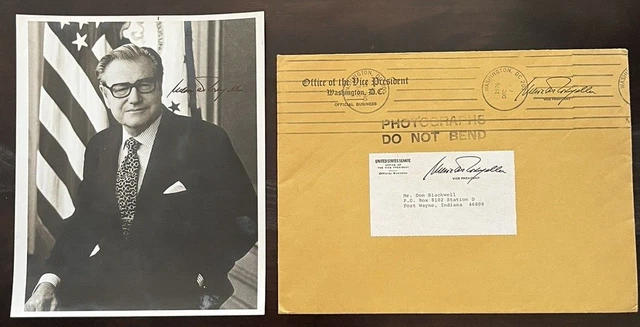 1975 VICE-PRÉSIDENT NELSON Rockefeller fac-similé signé brillant BW ...