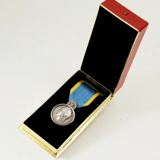 MEDAILLE EDUCATION PHYSIQUE ET SPORTS PAX ET LABOR / FRANCE Ancienne