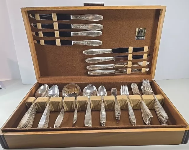 Rogers Bros 1847 Silverware Ambassador 76 Pieces w/ Case